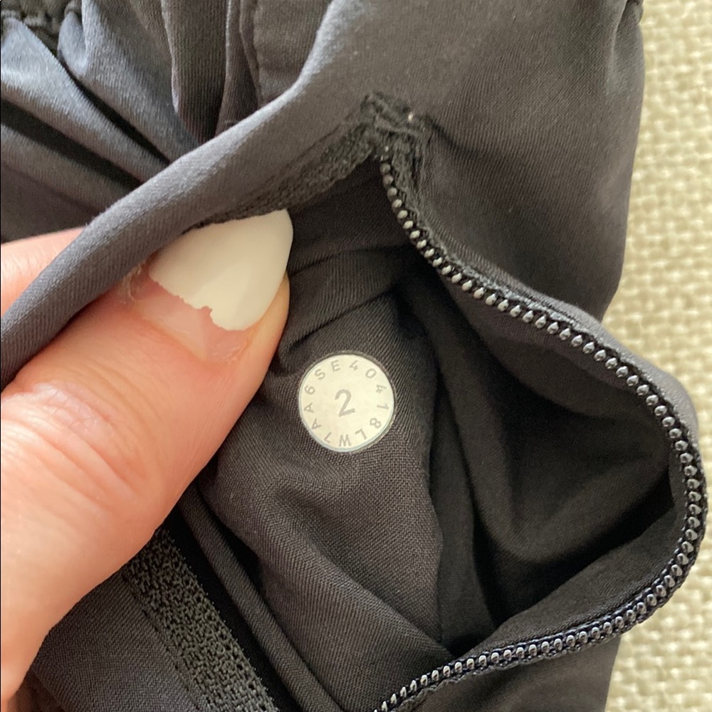 Lululemon Athletica Tracker Low-Rise Lined Short 4” - Picture 6 of 6
